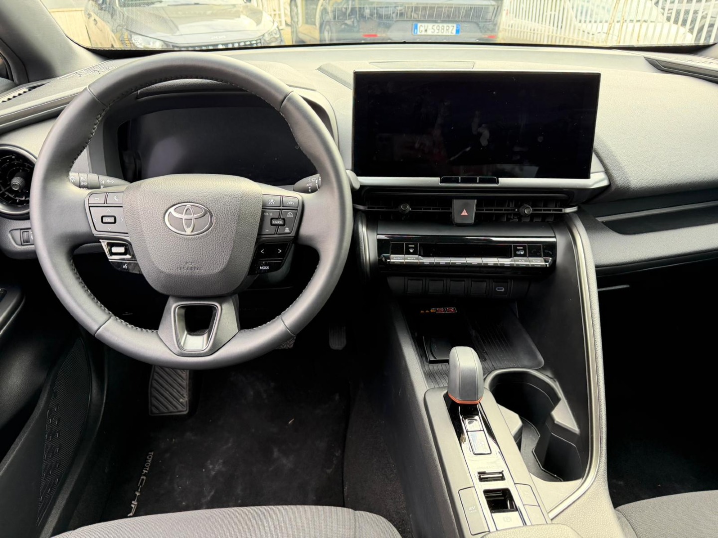 Immagine 2 - TOYOTA CHR HYBRID 1.8 **18.000KM**