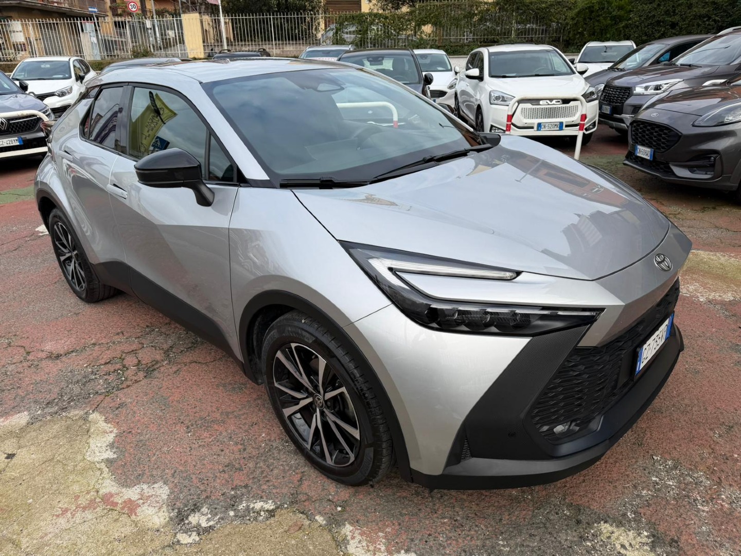 Immagine 2 - TOYOTA CHR HYBRID 1.8 **18.000KM**