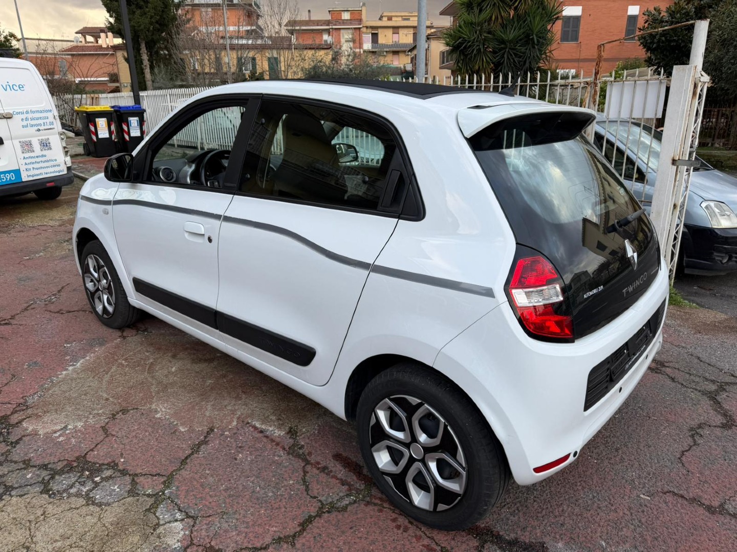 Immagine 8 - Renault Twingo 1.0 **Bassi Consumi, Ottima in Città**