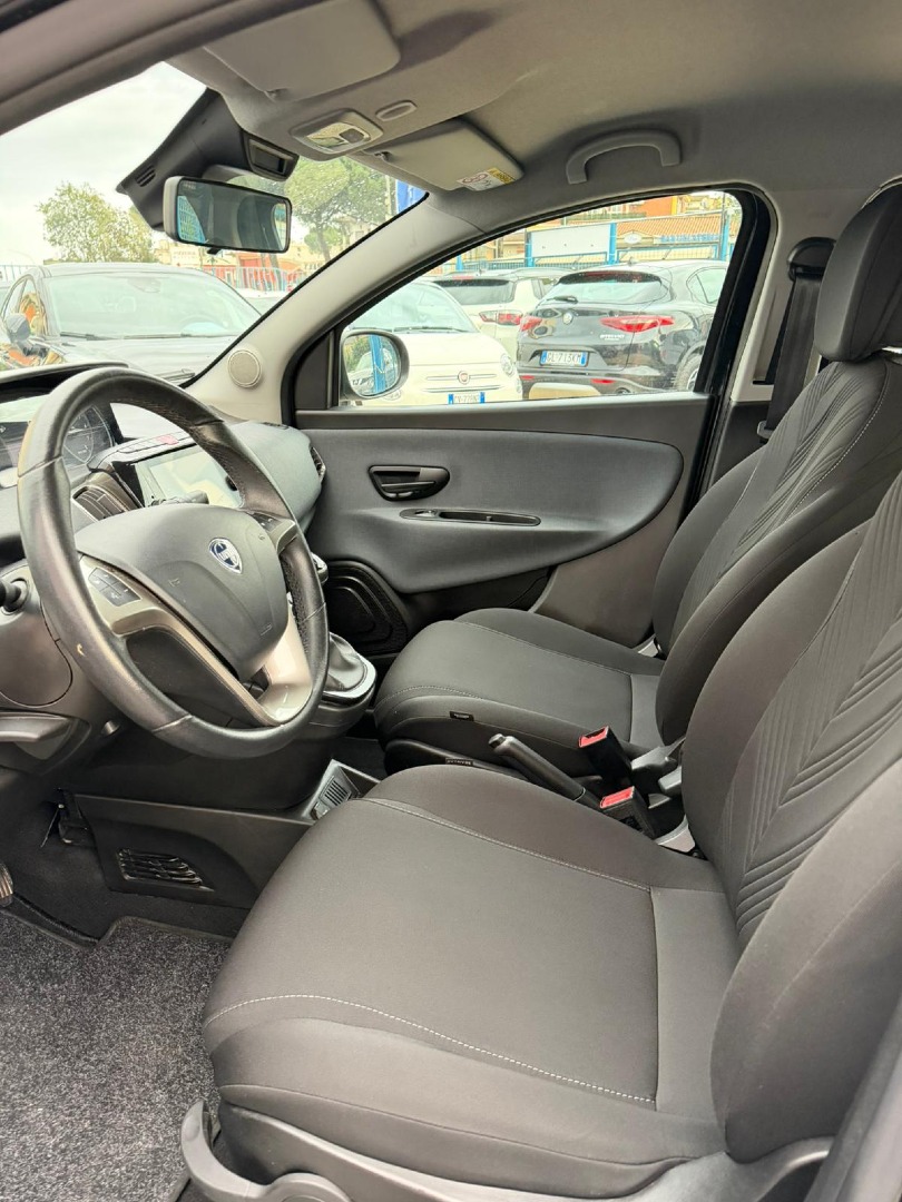 Immagine 4 - Lancia Ypsilon 1.0 Hybrid **SENSORI DI PARCHEGGIO**