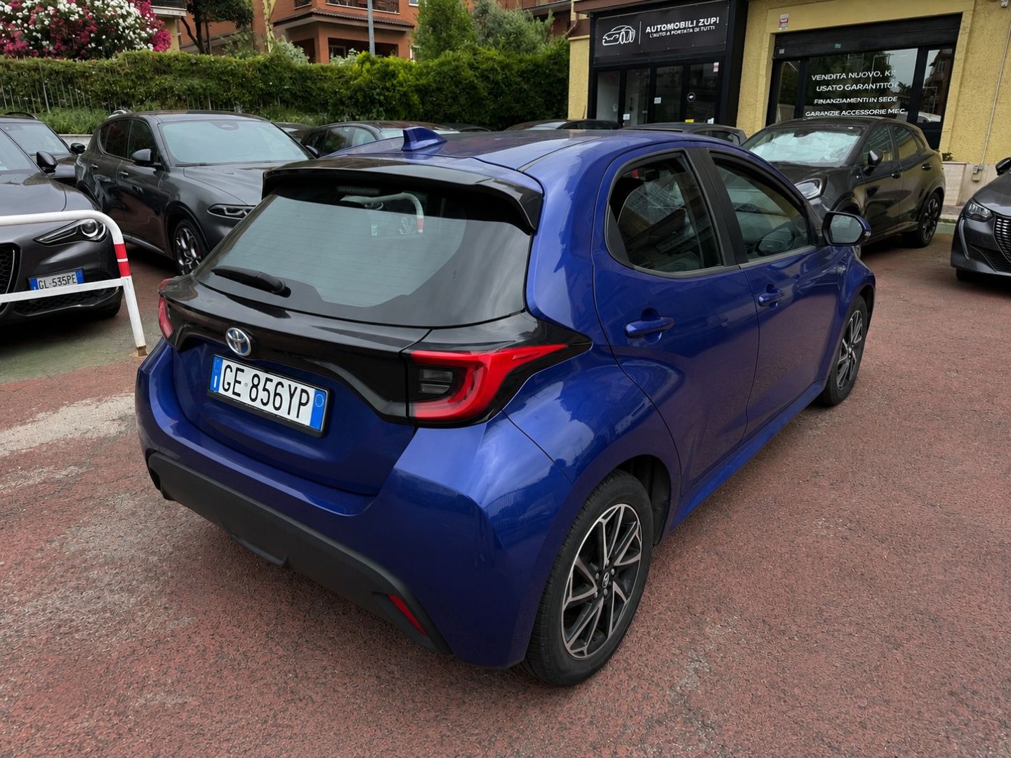 Immagine 2 - Toyota Yaris 1.5 Hybrid All. Lounge 92cv **PRONTA CONSEGNA**