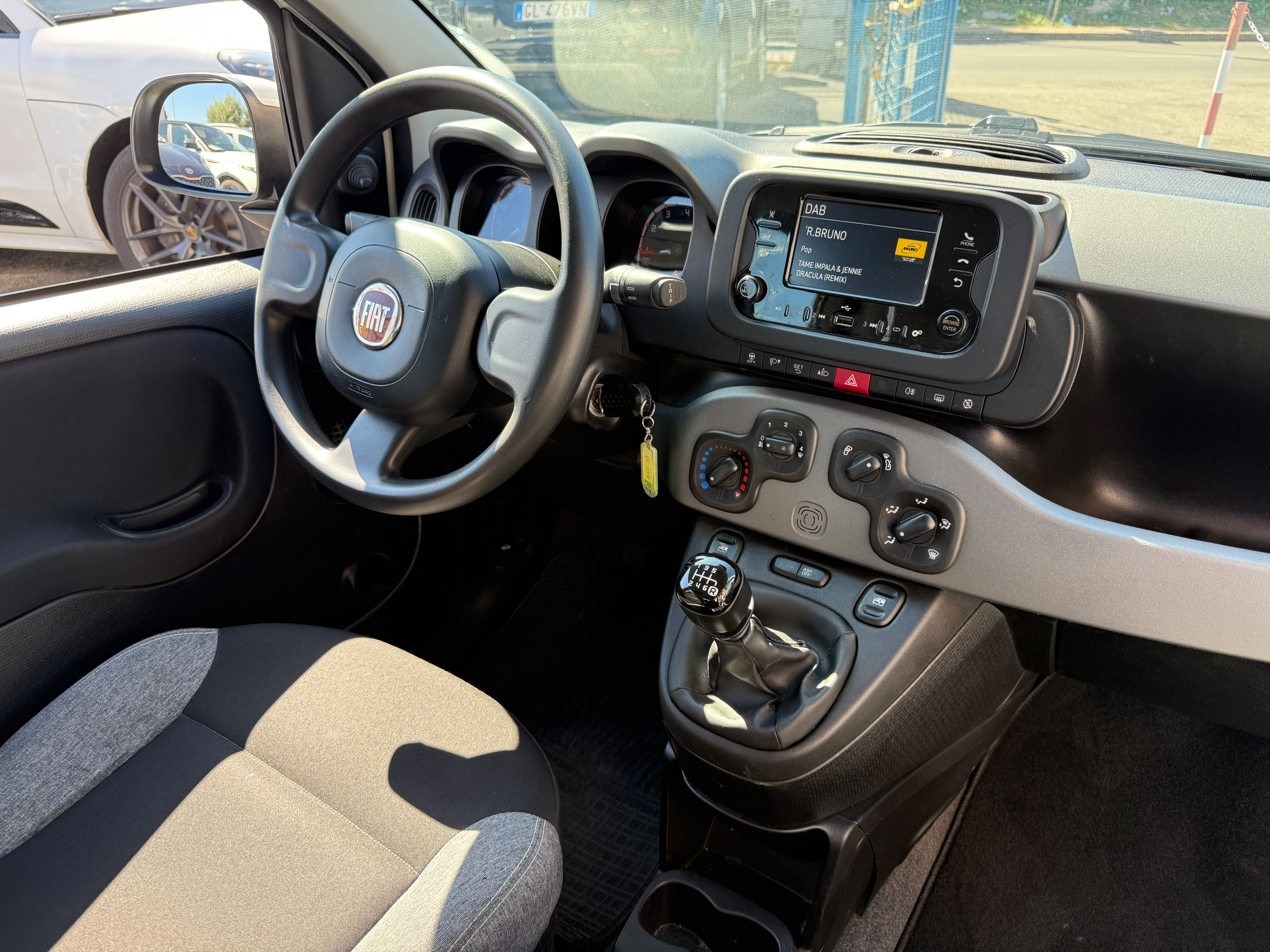 Immagine 4 - FIAT PANDA HYBRID 1.0 69 CV **35.000KM CERTIFICATI**