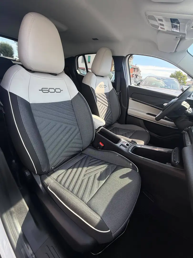 Immagine 3 - Fiat 600 Hybrid 145cv La Prima- Eleganza, Potenza e Tecnologia in un'unica auto!