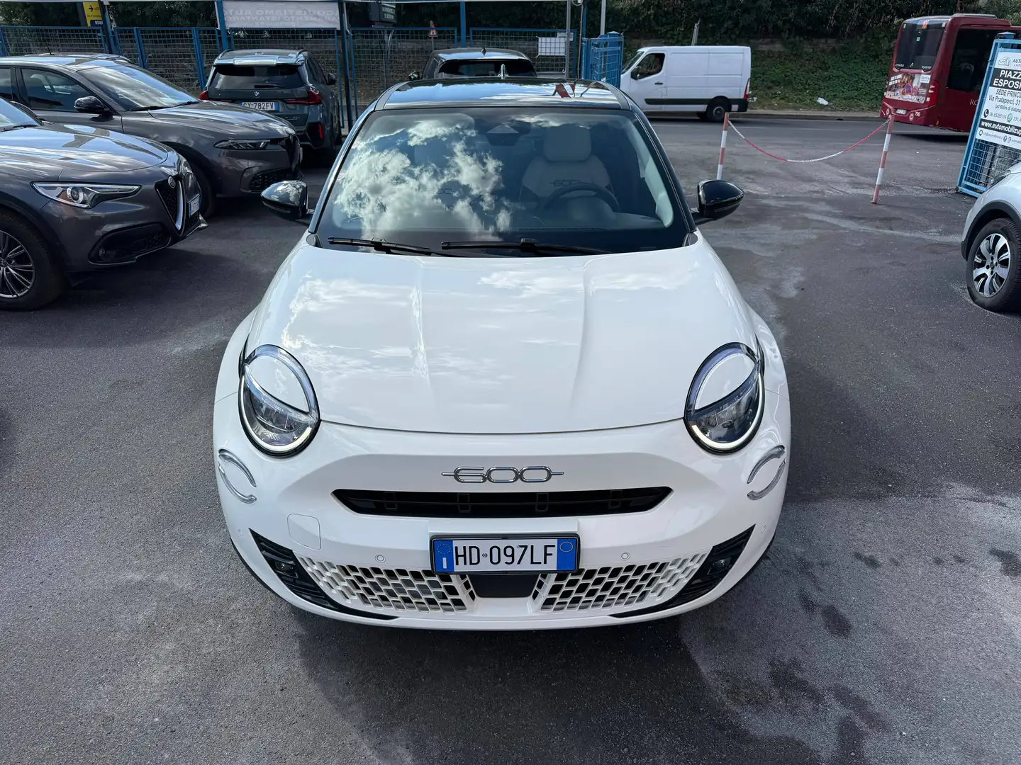 Immagine 3 - Fiat 600 Hybrid 145cv La Prima- Eleganza, Potenza e Tecnologia in un'unica auto!