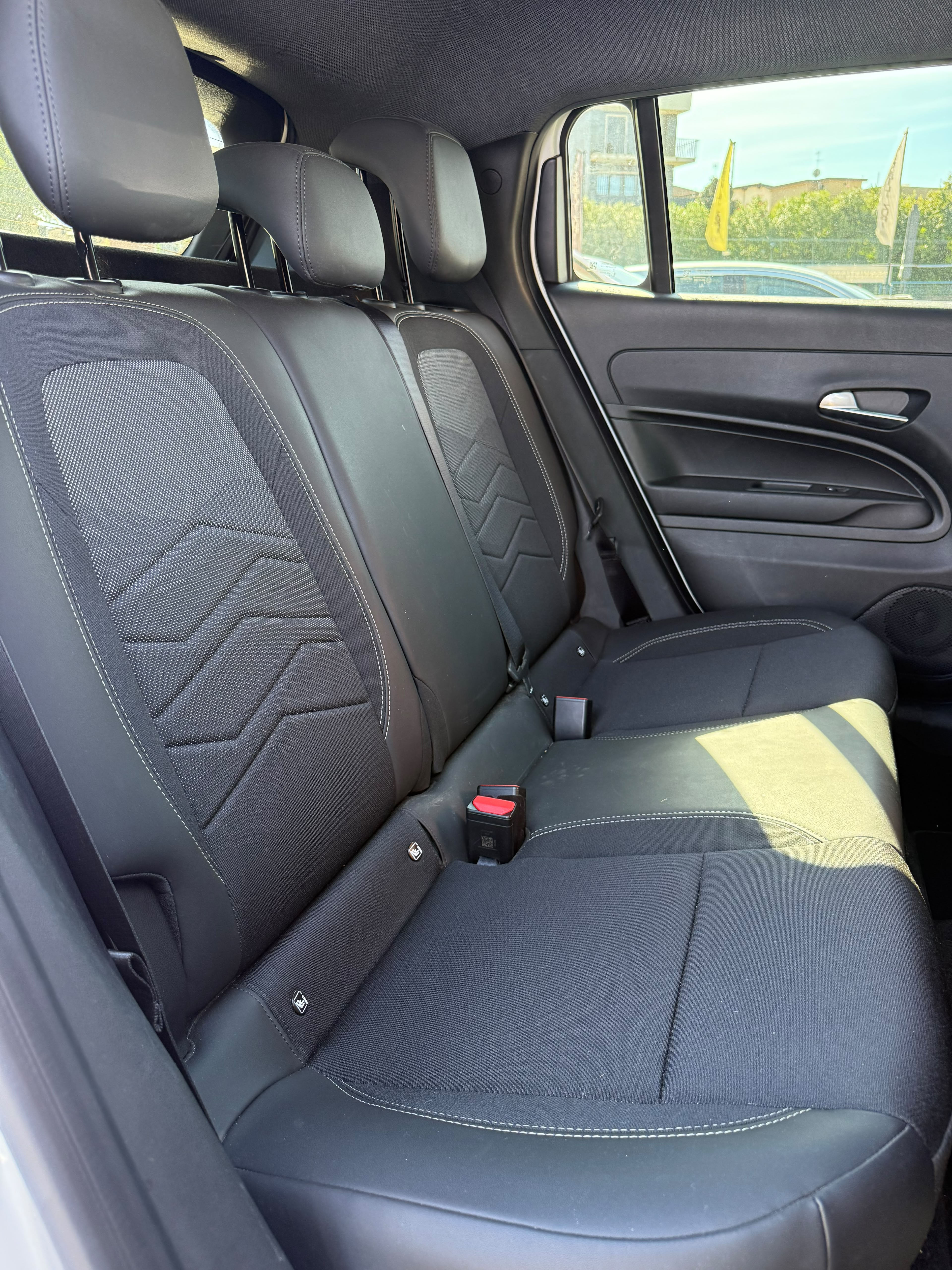 Immagine 1 - Jeep Avenger 1.2 turbo e-hybrid mhev Altitude