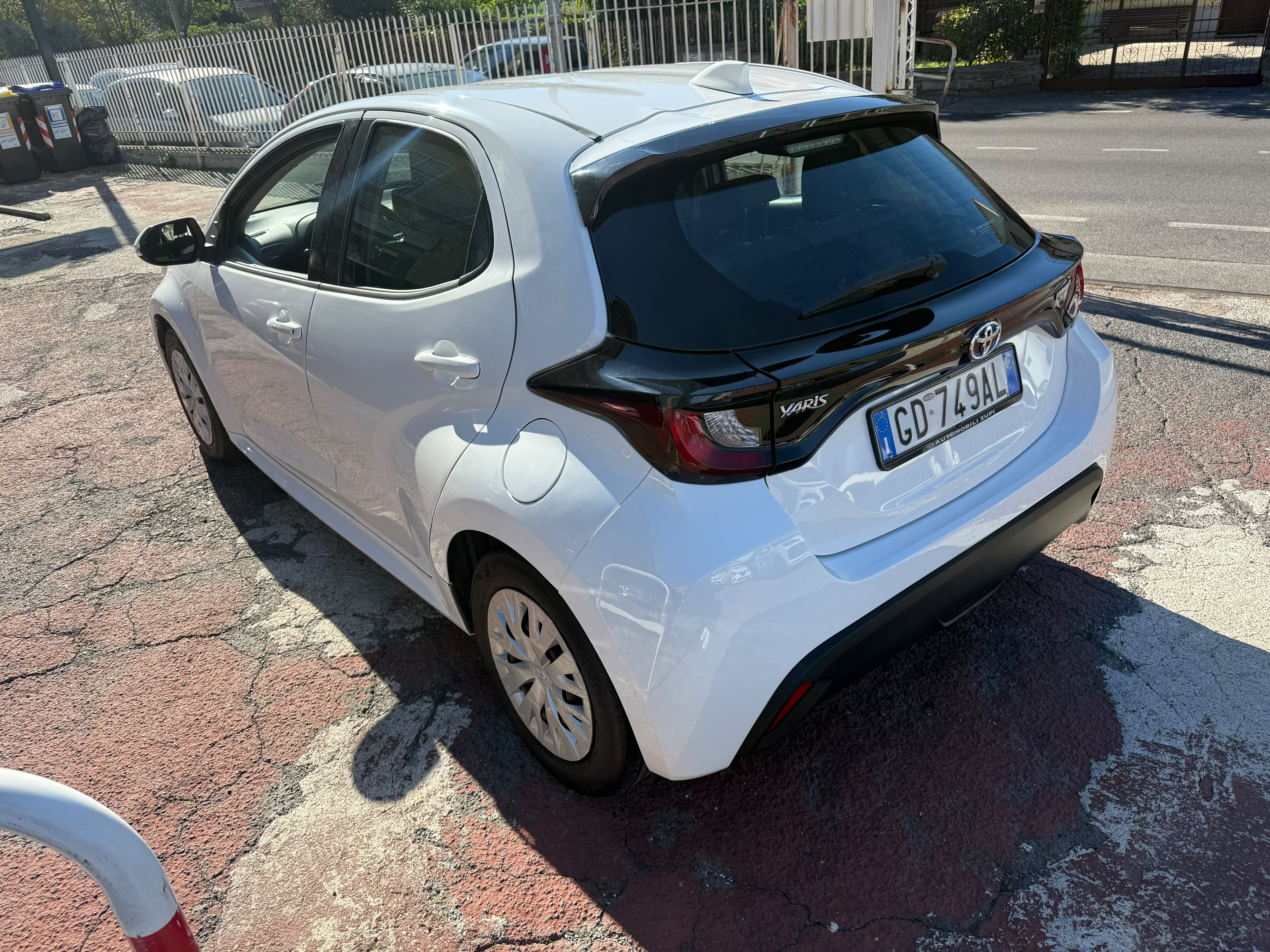 Immagine 6 - Toyota Yaris 1.5h 92cv ibrida