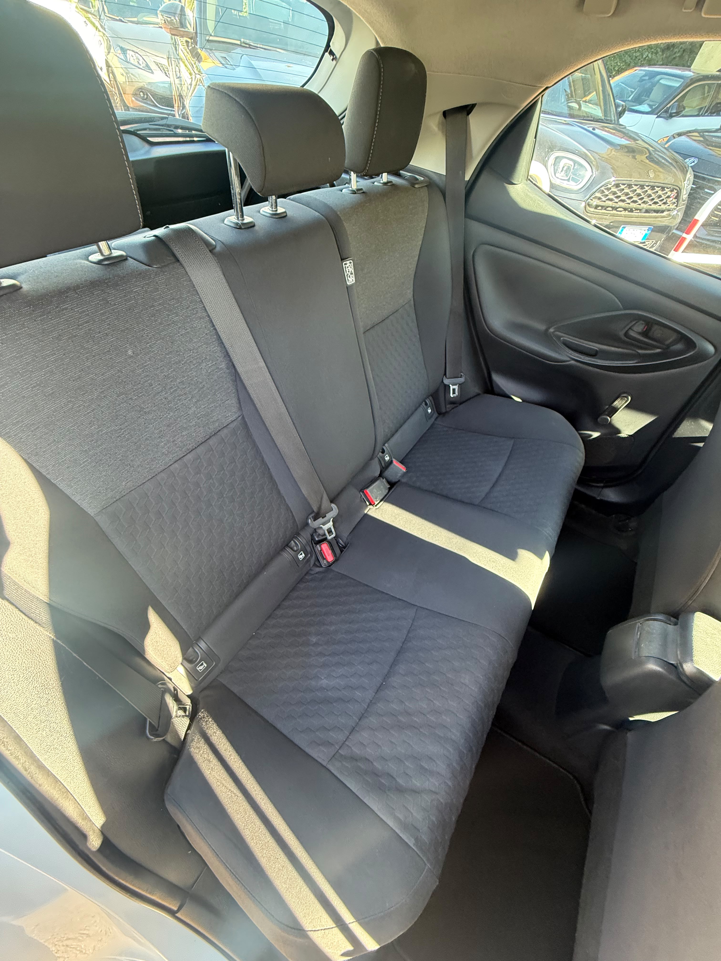 Immagine 2 - Toyota Yaris 1.5h 92cv ibrida