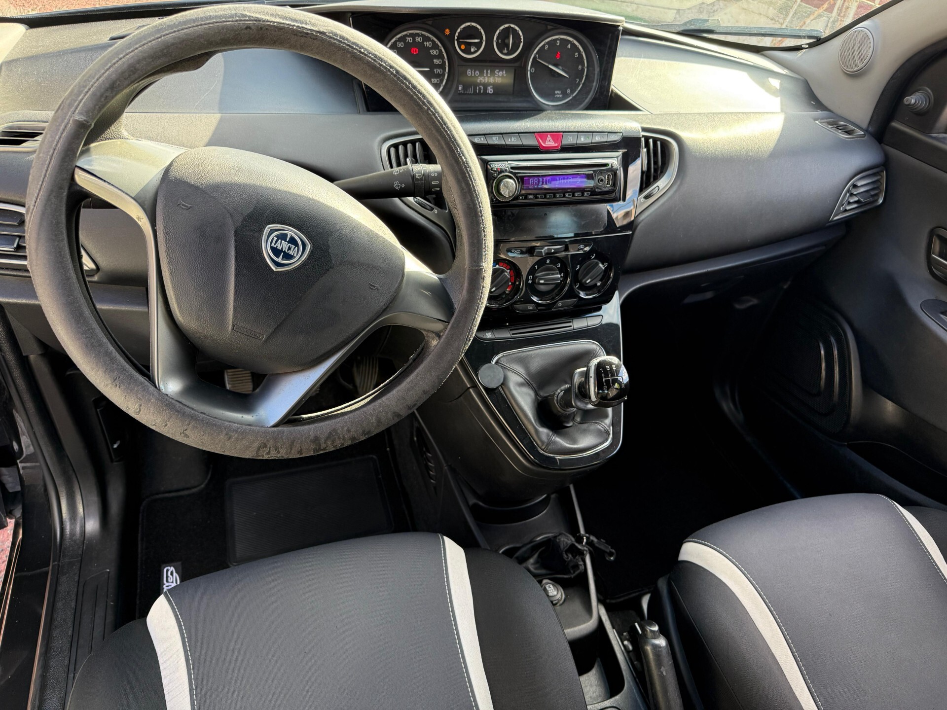 Immagine 7 - Lancia Ypsilon 69cv *IDEALE PER NEOPATENTATI