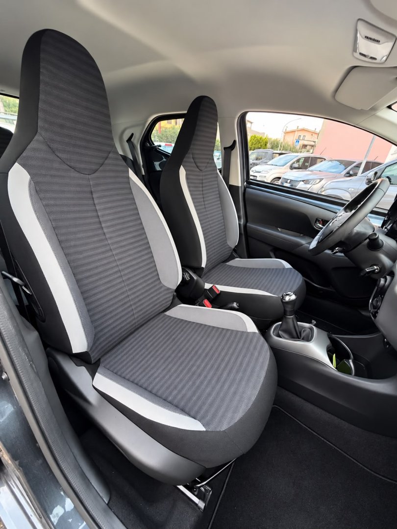 Immagine 5 - TOYOTA AYGO 1.0  72 CV X- Business *UNICO PROPRIETARIO*